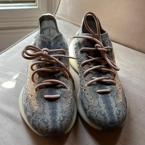 Yeezy’s size men’s 7 1/2